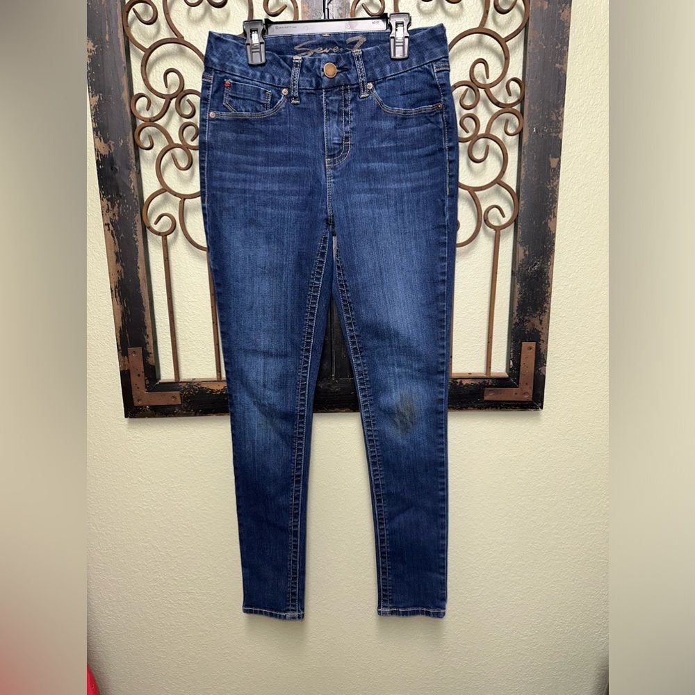 Seven7 dark wash skinny ankle jeans